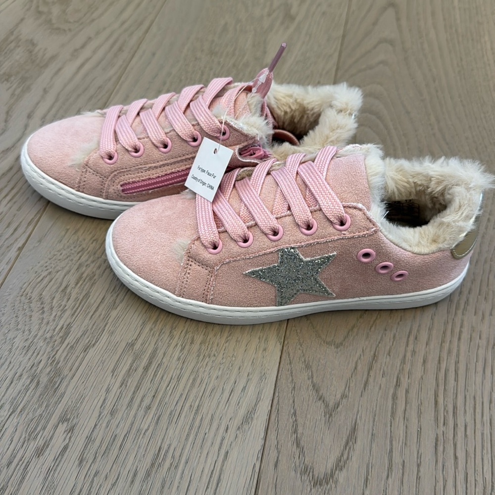 Girls pink sneakers